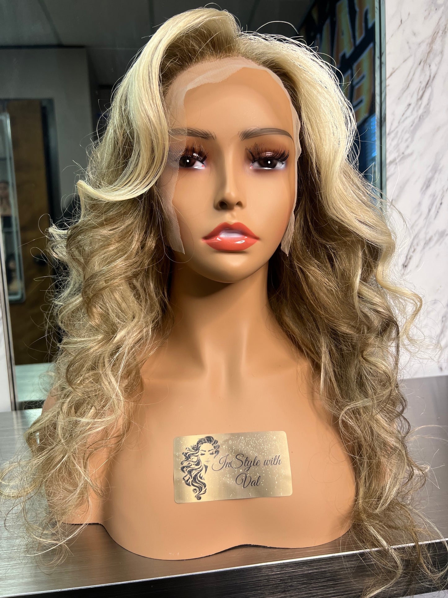 “Ash-Lee” Ash Blonde Highlights Wig