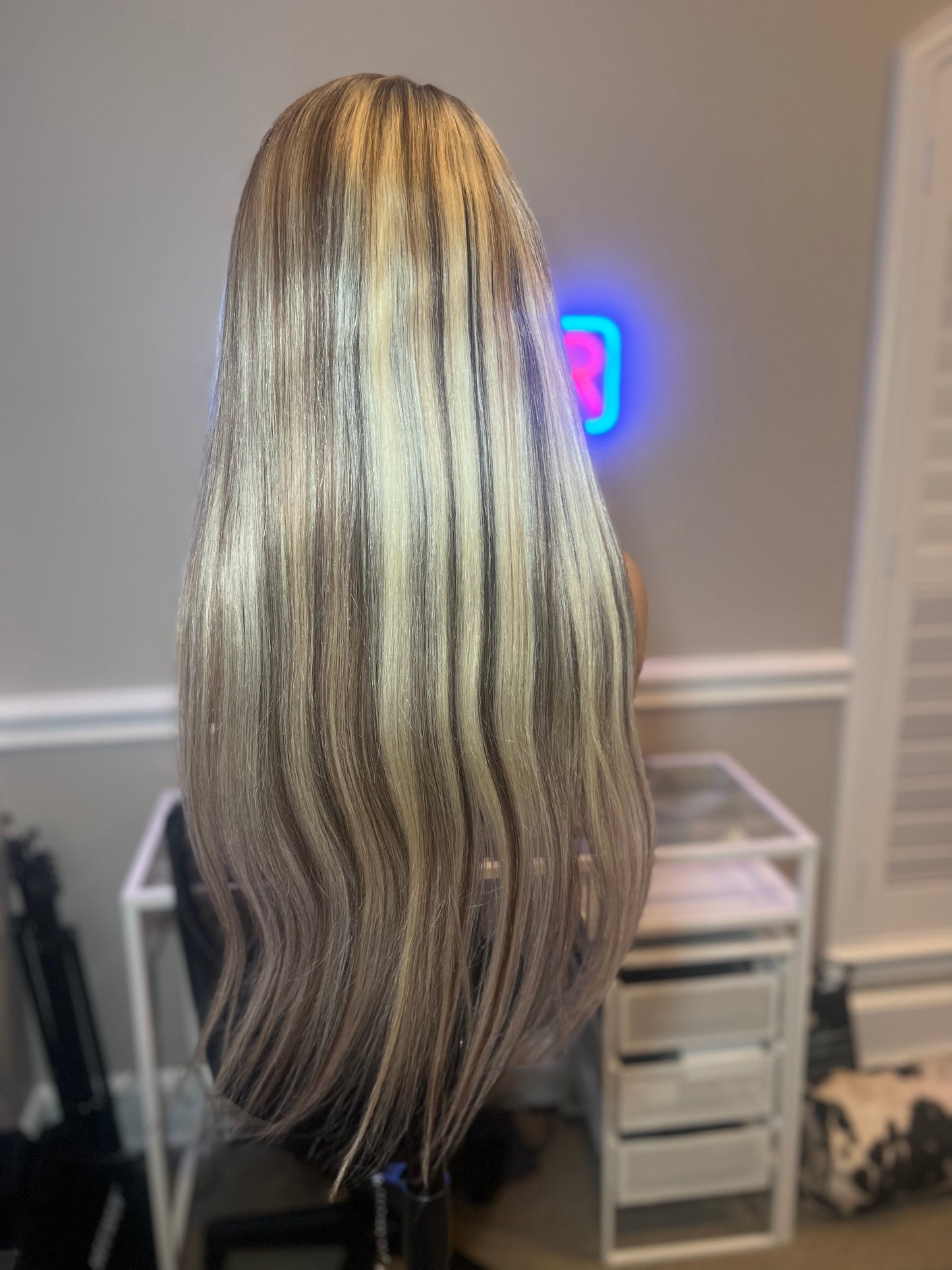 “Ash-Lee” Ash Blonde Highlights Wig